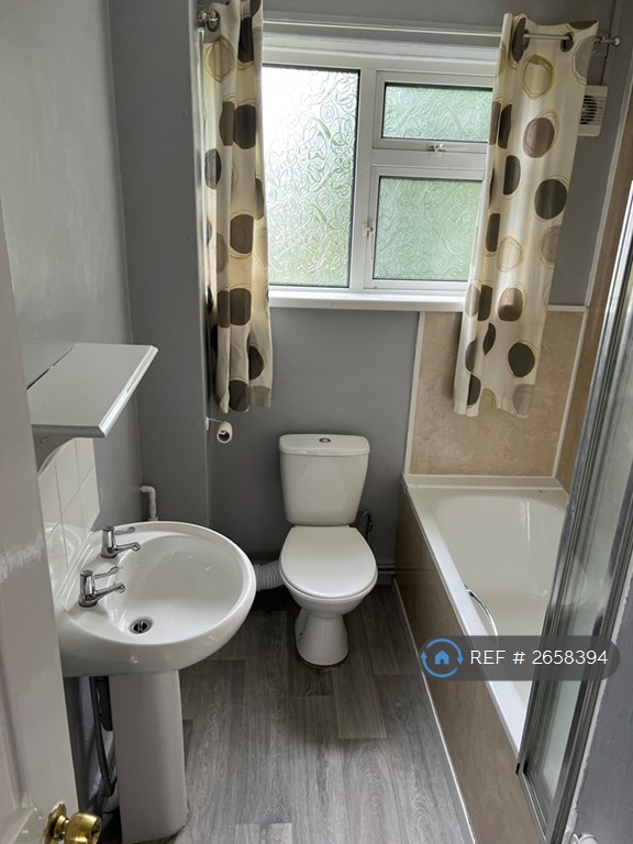 2 bedroom flat in Maes Y Glyn, Llandeilo, SA19 (2 bed) (#2658394)