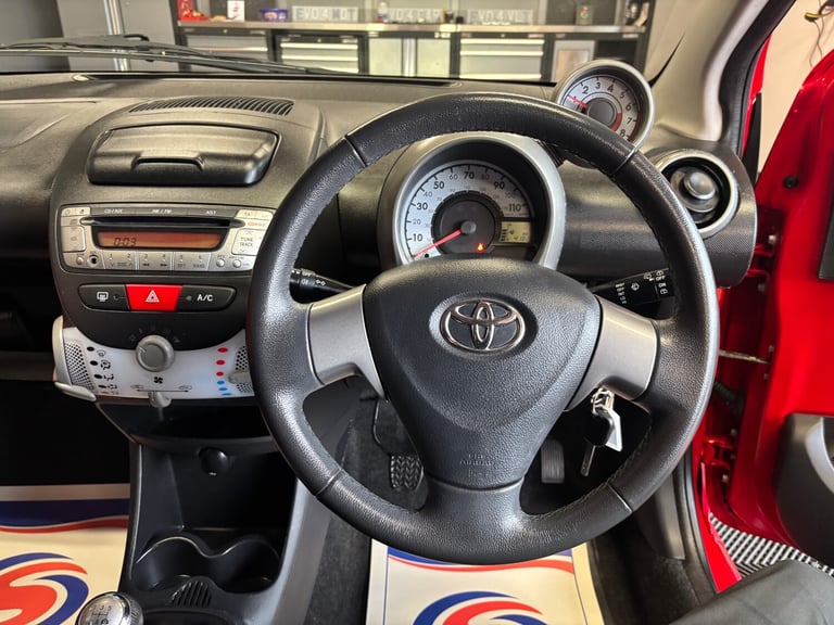 2014 Toyota AYGO 1.0 VVT-i Move with Style 5dr HATCHBACK Petrol Manual