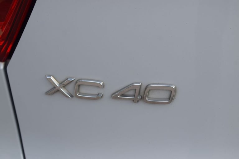 2019 Volvo XC40 2.0 D3 R DESIGN Pro 5dr Geartronic ESTATE DIESEL Automatic