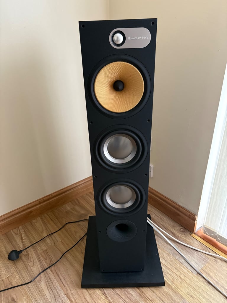 image for Bowers and Wilkins 682 speakers 