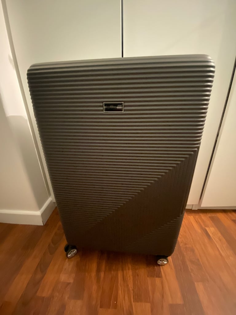 Skyflite Zest 9505 hard-shell suitcase