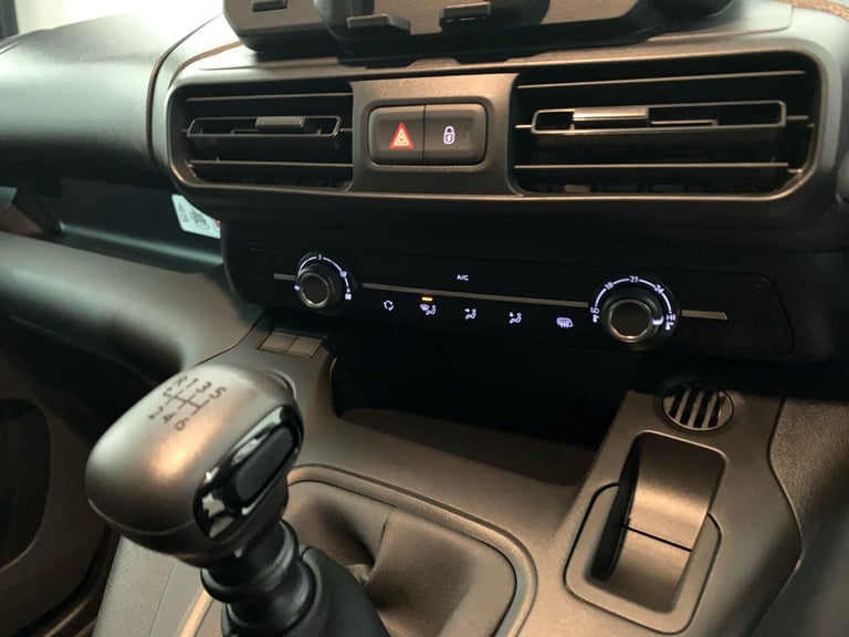 2025 Peugeot Partner 1.5 BlueHDi 100 Professional Crew Van PANEL VAN DIESEL Manual