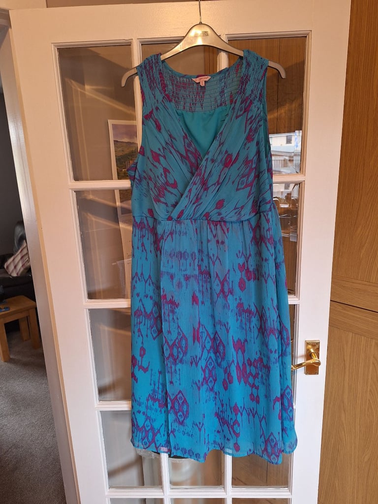image for Size 18 dress from peruna . Dress as good as new only worn a couple of times