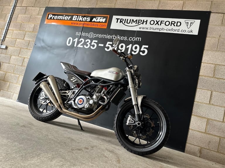 STUNNING LOW MILEAGE 2019/69 CCM SPITFIRE FLAT TRACKER
