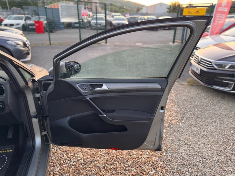 2013 Volkswagen Golf 1.6 TDI 105 SE 5dr HATCHBACK Diesel Manual