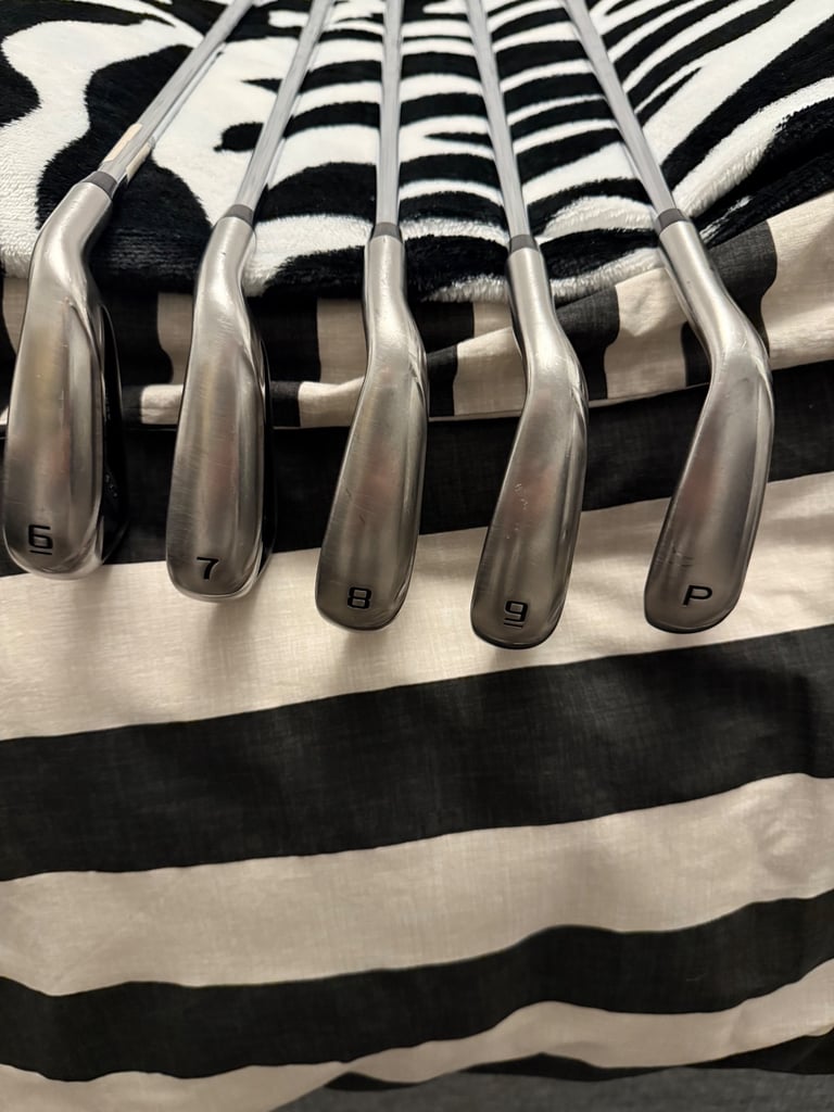 Cobra Aerojet iron set 6-PW with KBs shafts 