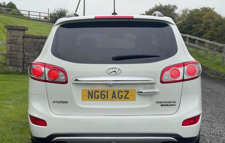 7 Seater Hyundai Santa FE