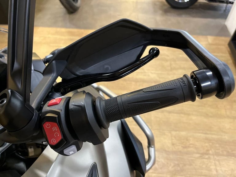 2025 Triumph Tiger 1200 RALLY EXPLORER PREMIUM COLOUR Petrol yellow 6 Speed