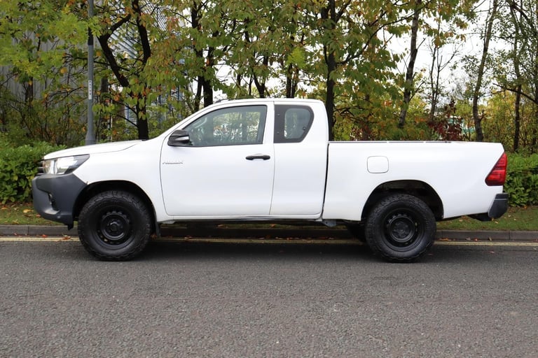 TOYOTA HILUX D4D KING CAB 4X4 PICKUP TRUCK (2017)
