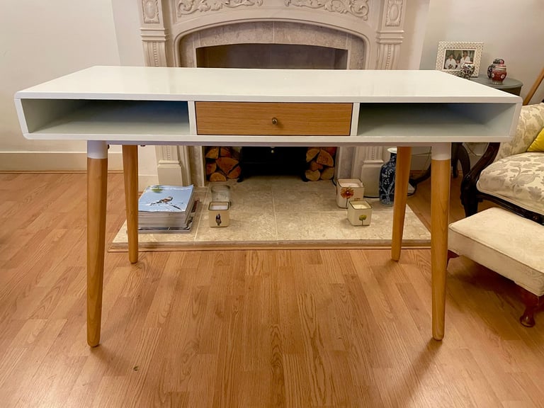 Fantastic, designer High Gloss White Desk with drawer - delivery possible