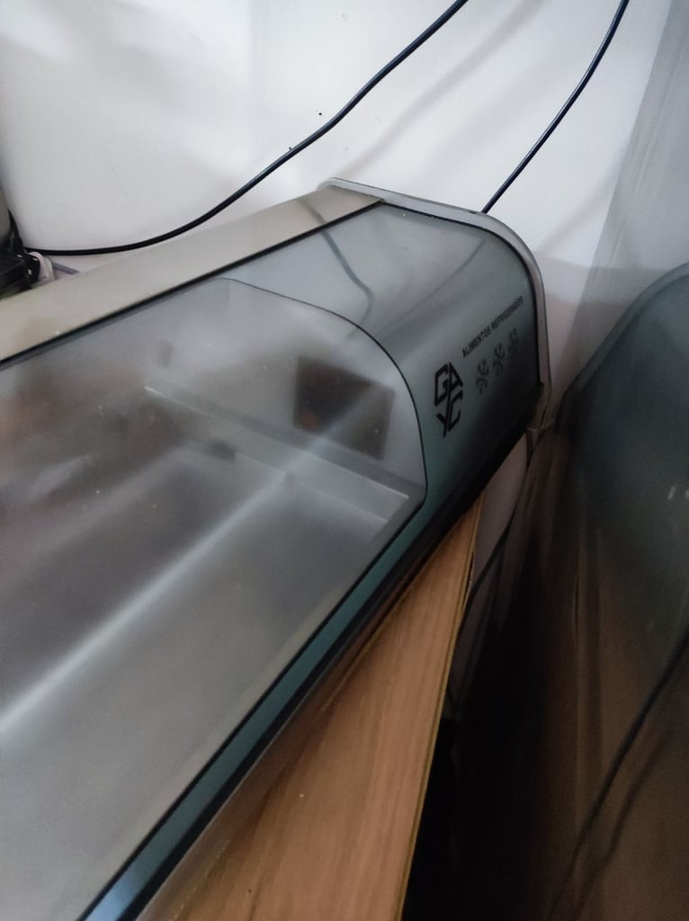 Counter top refrigerated display case