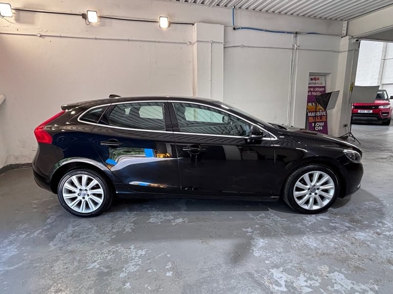 2016 16 VOLVO V40 2.0 D2 SE LUX HATCHBACK 5DR DIESEL MANUAL EURO 6 (S/S) (120 PS