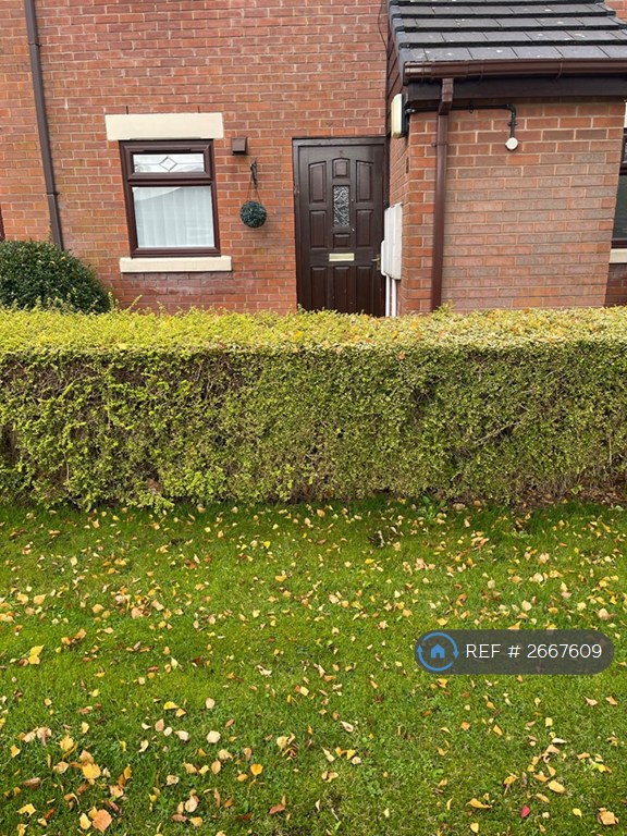 1 bedroom flat in Willow Court, Standish, Wigan, WN6 (1 bed) (#2667609)