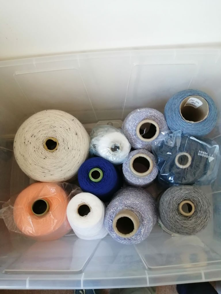 Knitting machine and accessories