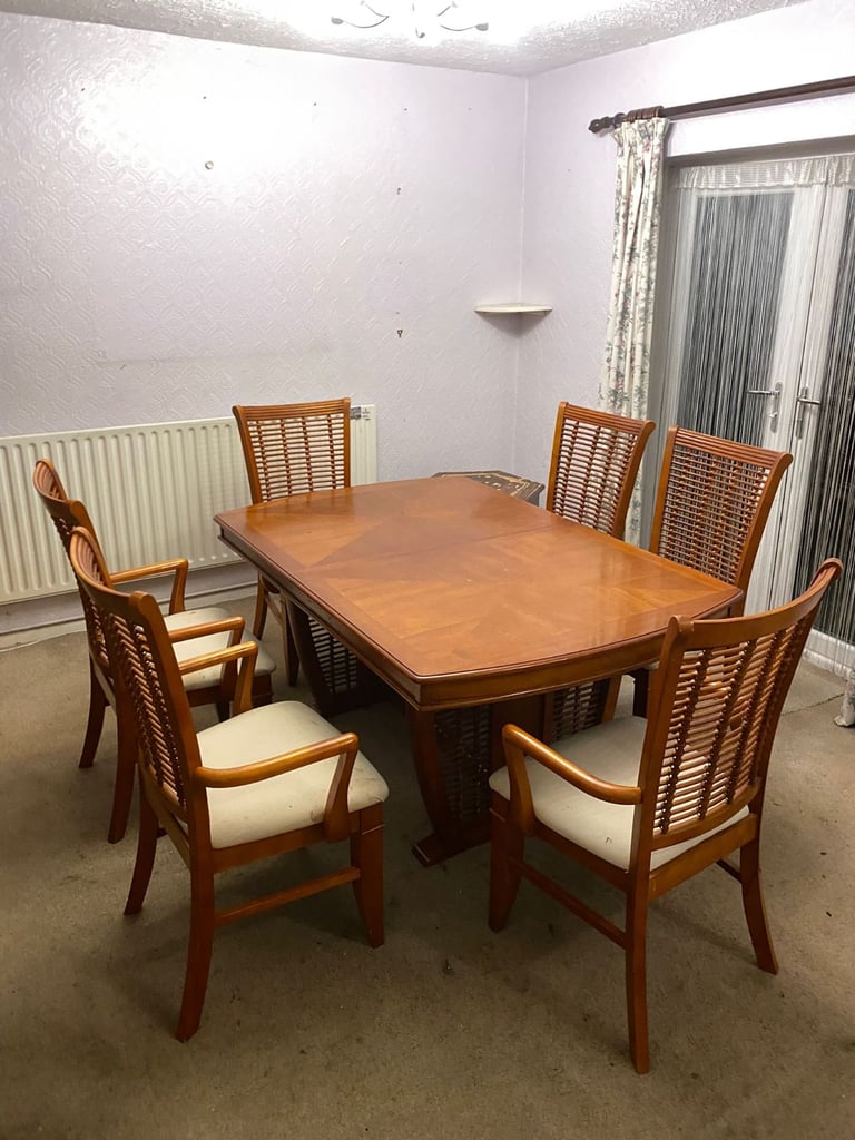 Dining Table With 6x Chairs 