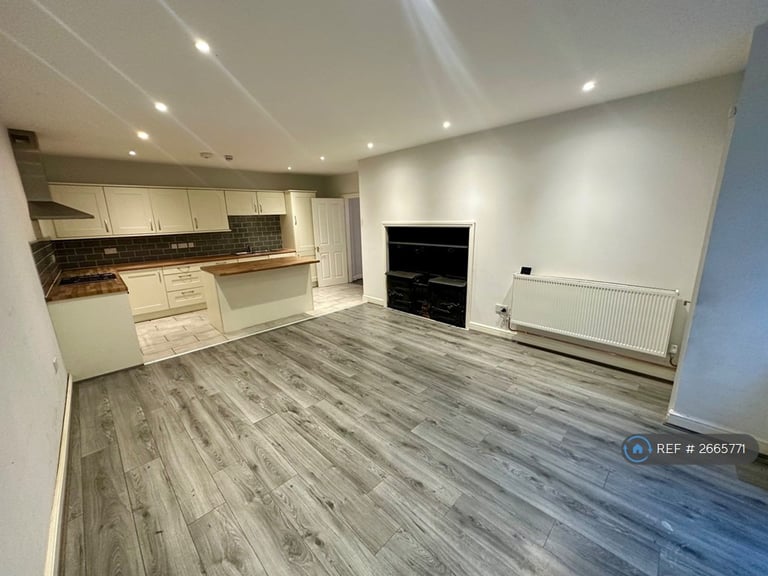 2 bedroom flat in Sunnyside, Liverpool, L8 (2 bed) (#2665771)