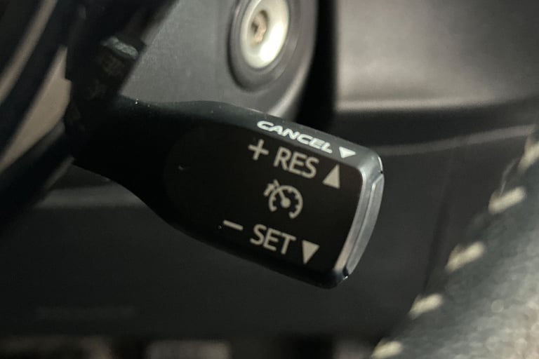 2018 Toyota Yaris 1.0 VVT-i Icon Tech 5dr HATCHBACK PETROL Manual