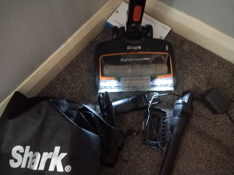 Shark cordless vacuum cleaner with attachment and rotary floor head and lights vgc gwo 
