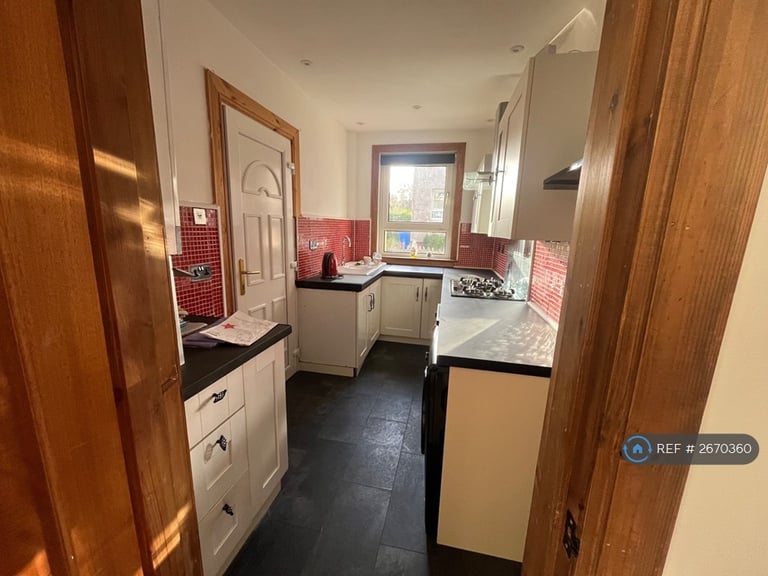 2 bedroom flat in Fulton Street, Glasgow, G13 (2 bed) (#2670360)