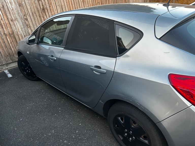 BREAKING FOR PARTS 1.7 cdti Vauxhall Astra 