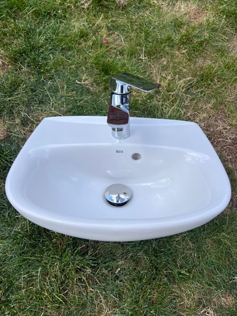 ✅  Sink with Pedestal & Tap – Great Condition 