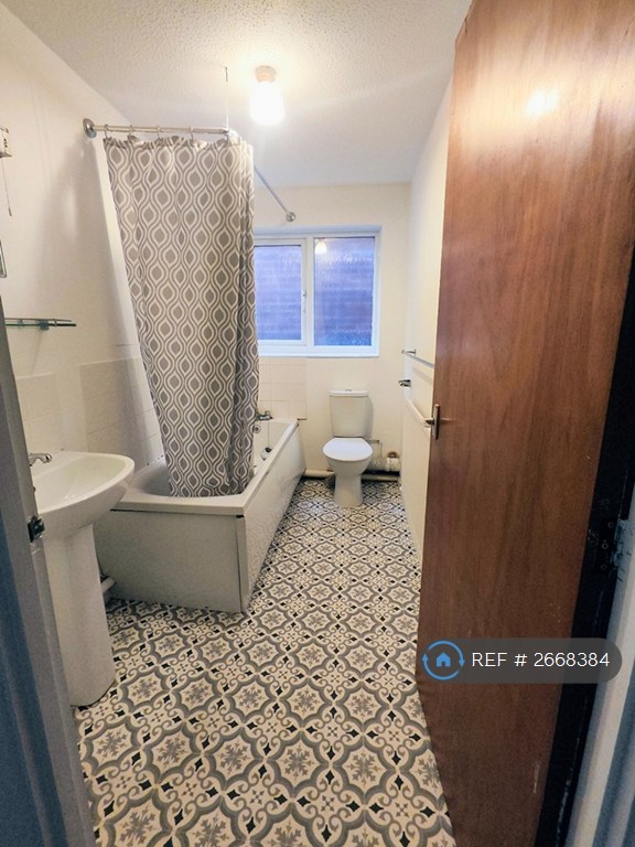 3 bedroom house in Loughrigg Close, Nottingham, NG2 (3 bed) (#2668384)