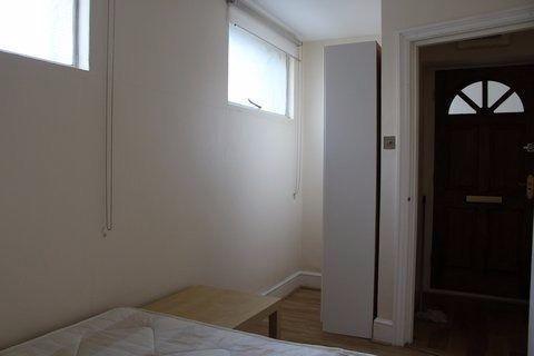 Rooms avaiable now from 175pw zone 2 Bethnal Green Whitechapel Stratford Poplar Canary Wharf