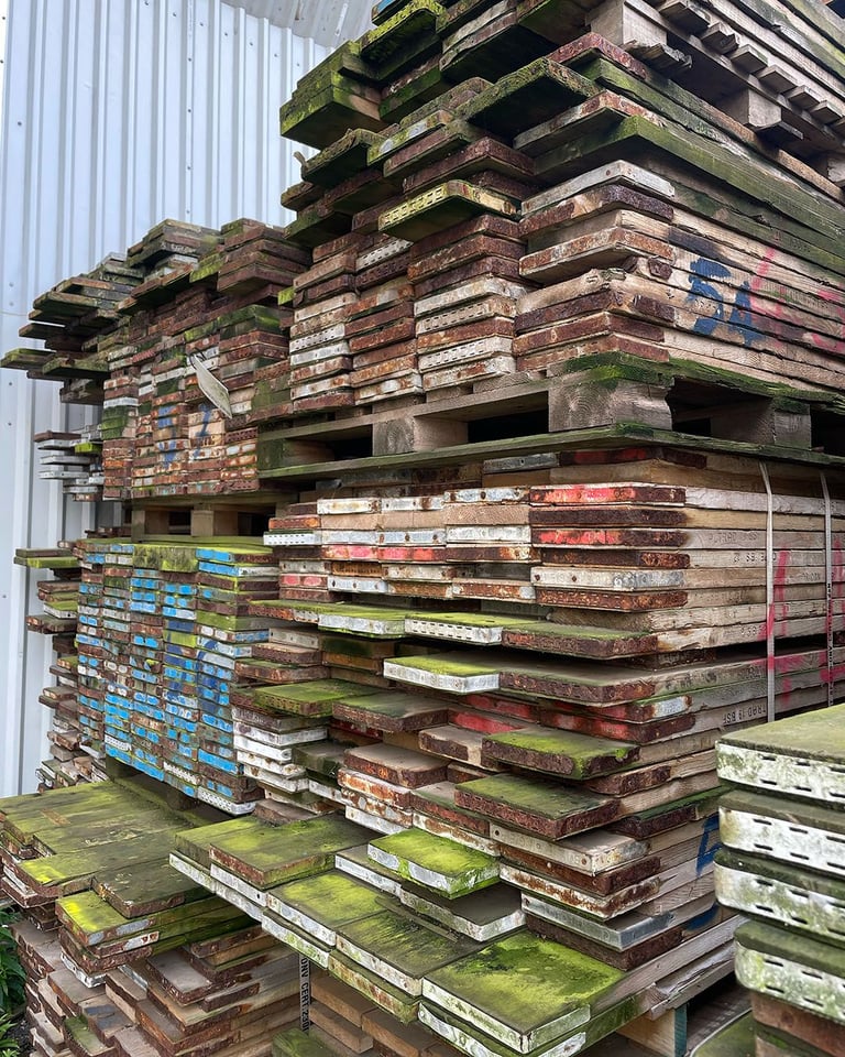LIMITED STOCKS - bales of 100no. mixed scaffold boards (1.2-3.9m)