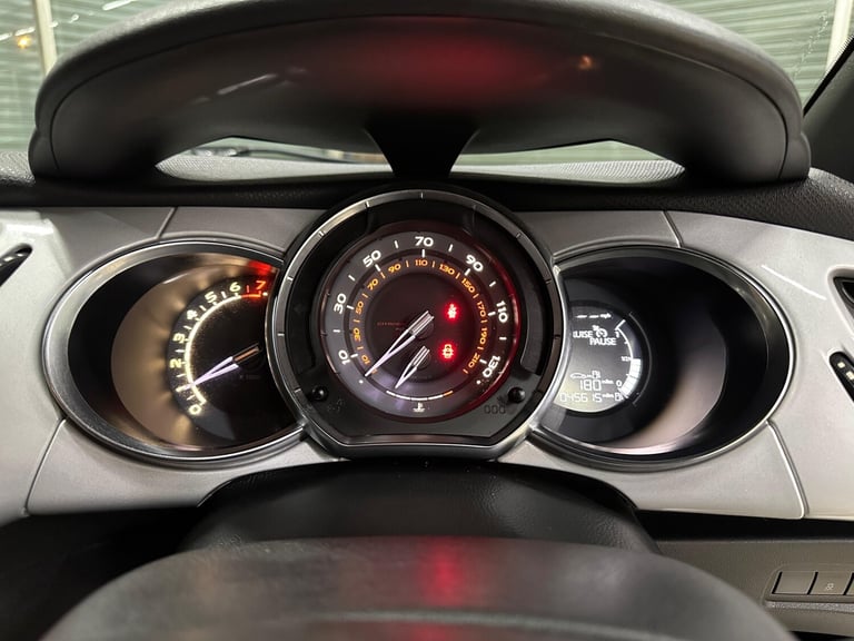 2015 Citroen DS3 1.2 PureTech Dsign 3dr HATCHBACK Petrol Manual