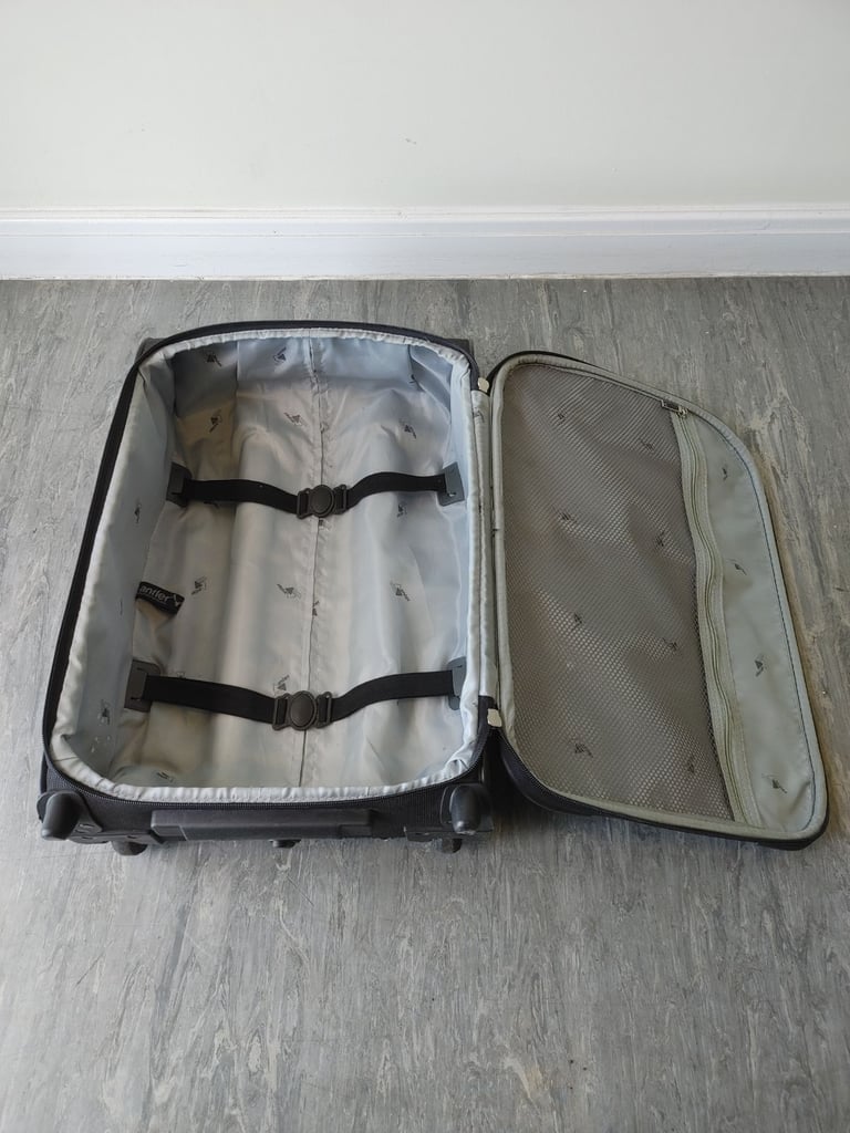 Suitcases cabin size 