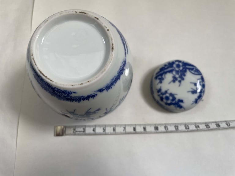 Vintage Chinese decorative spice jar