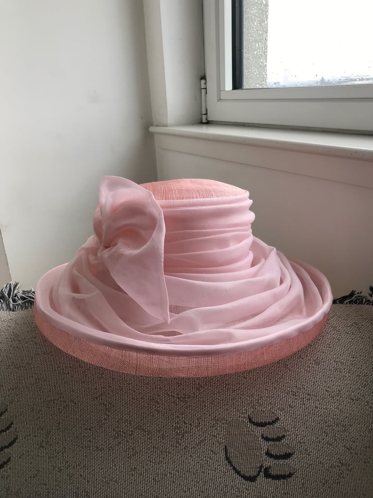 Pale Pink Dress Hat, size 55/56. Chiffon detail and bow. Immaculate. Sell £18