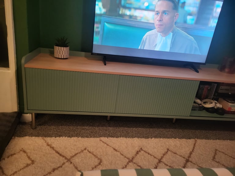 Lovely retro style tv unit 