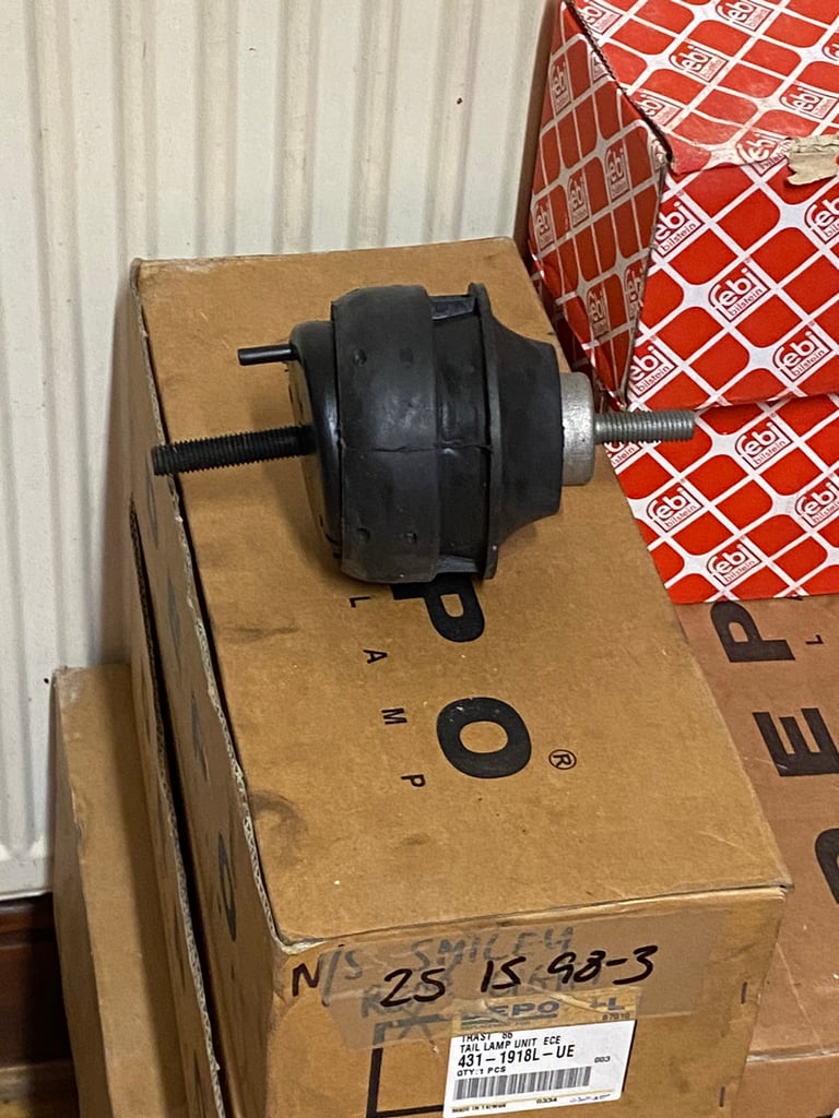 Engine mount 