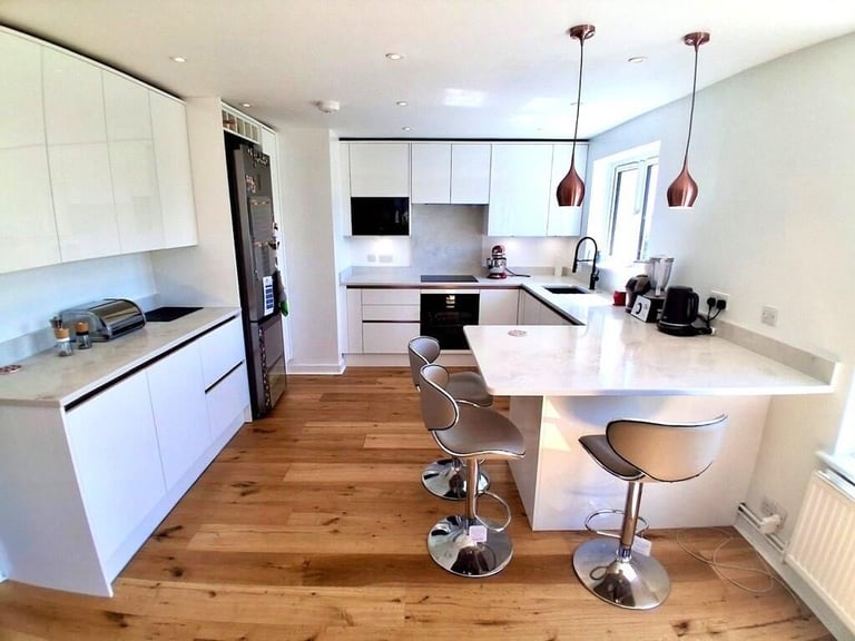 Fully furnished property to rent take over my lease