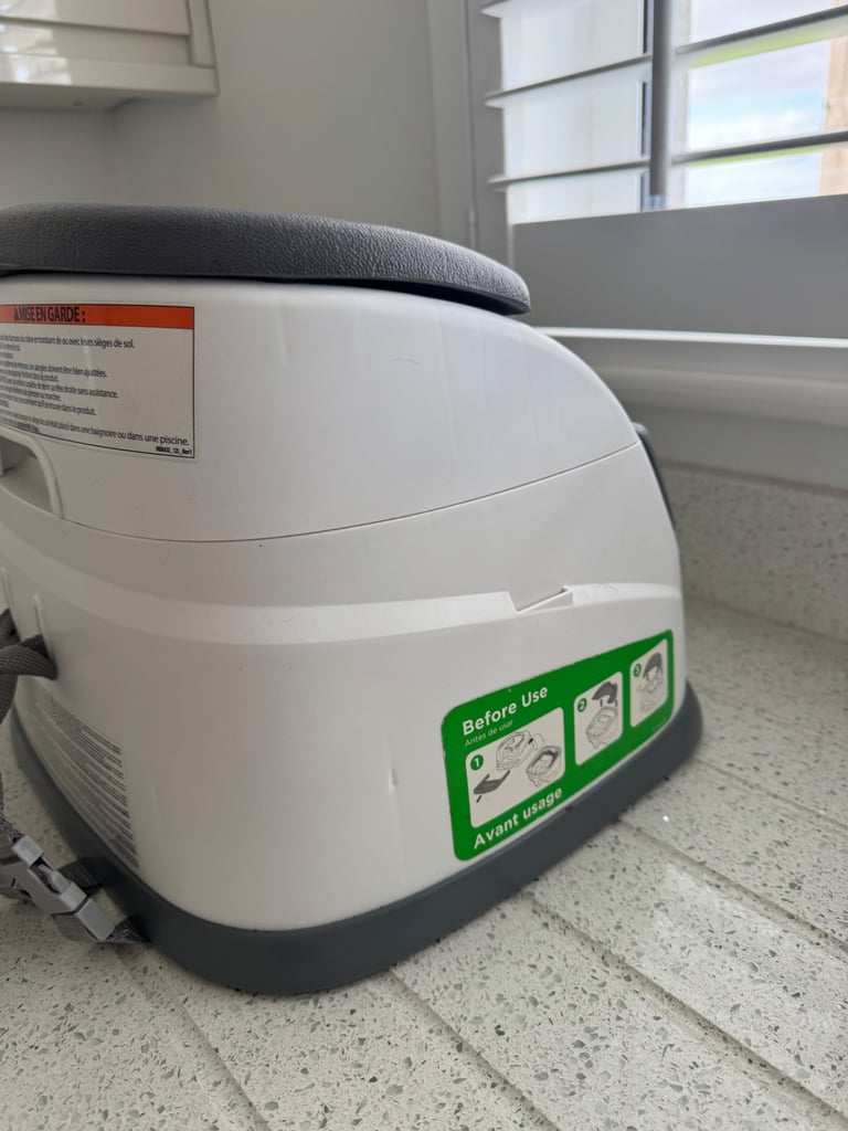 Baby base / booster seat 