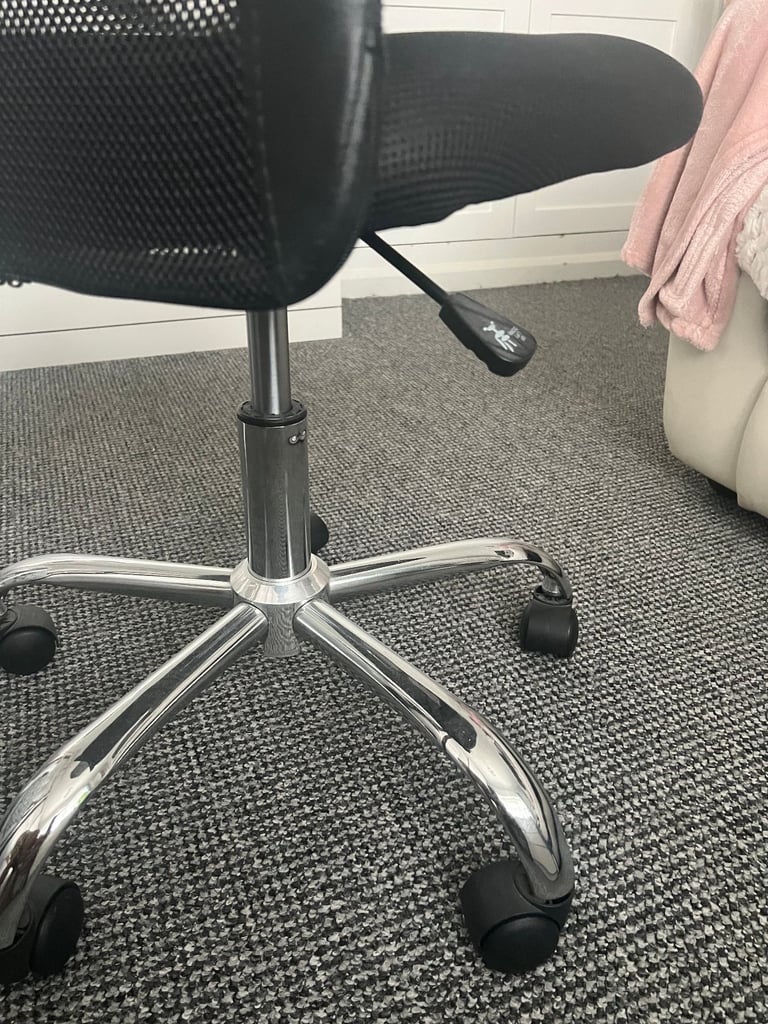 IKEA "Micke" Desk & Swivel Ergonomic Chair Like New