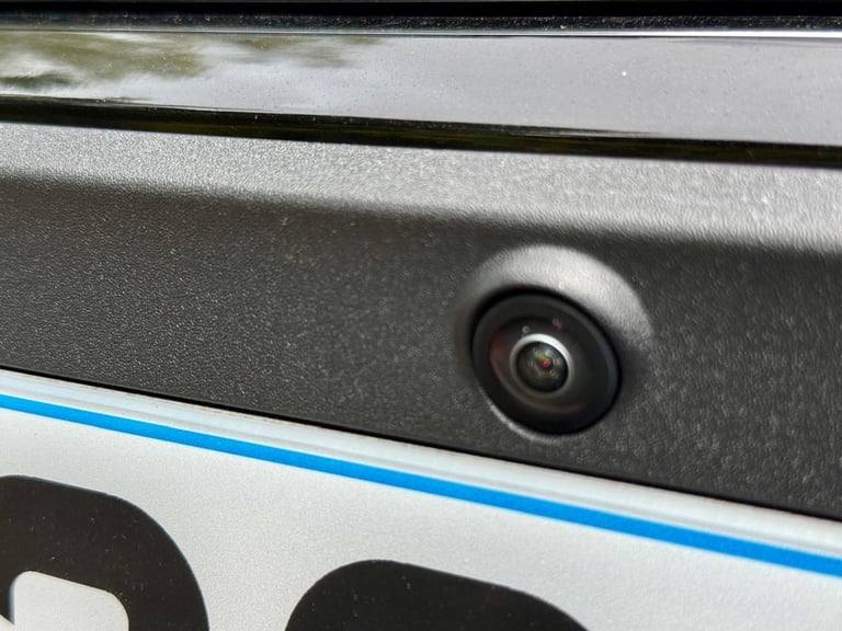 2023 Volkswagen TIGUAN R- Line Pan/r Cameras Full Service History heated steering