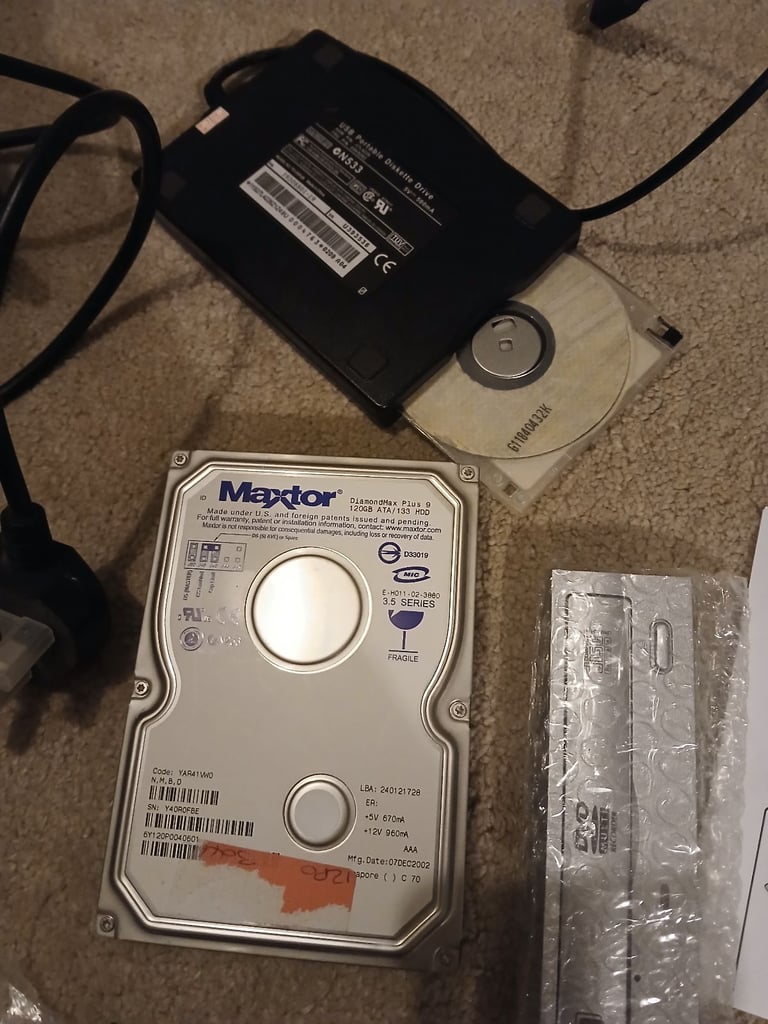 image for Hugh joblot  computer  leads and accessories 