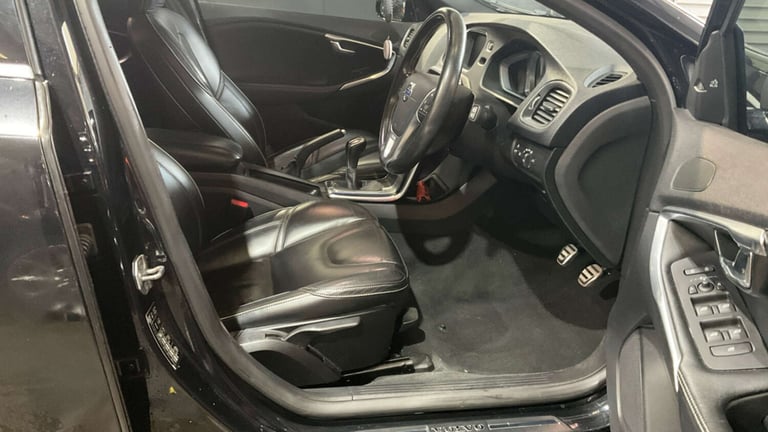 2015 Volvo V40 2.0 D4 R-Design Lux Nav Hatchback 5dr Diesel Manual Euro 6 (s/s) (190 ps) Hatchbac...
