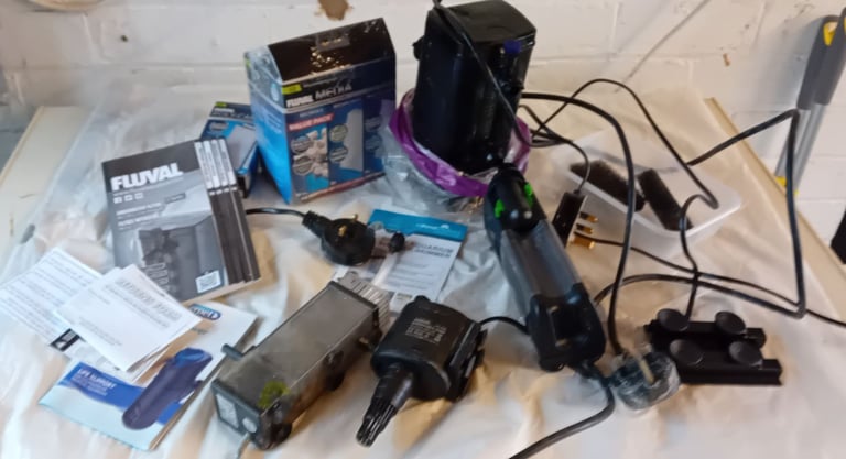 3x fish tank filters (with spare media) and a surface skimmer. Includes a Fluval U2 filter and media