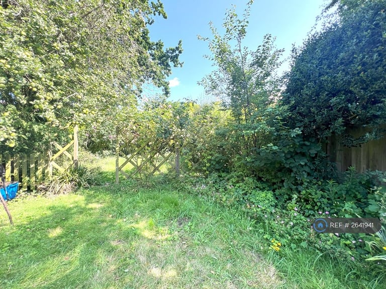 2 bedroom flat in Grange Road, Bishop's Stortford, CM23 (2 bed) (#2641941)