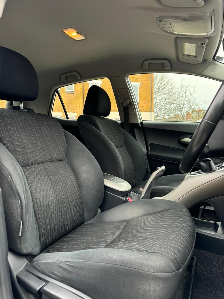 TOYOTA AURIS 1.6 VVTi TR 5dr Manual Silver