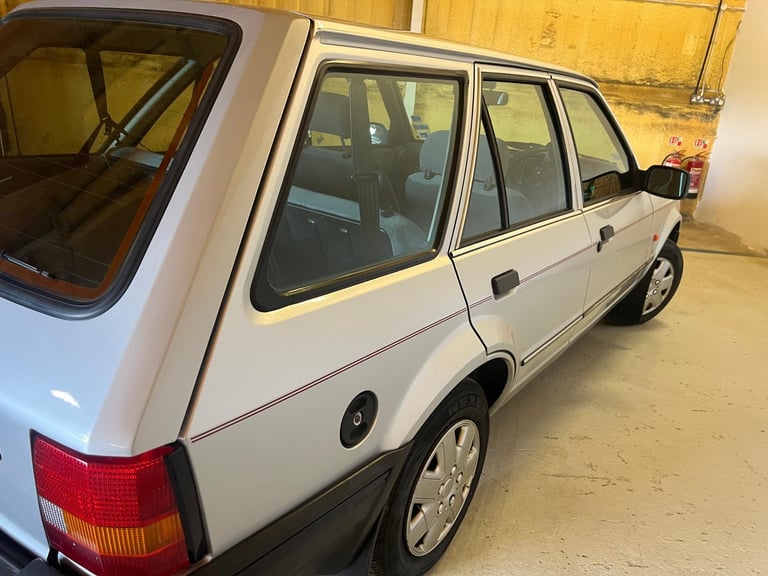 Ford Escort MK4 1.6GL Estate - Walk Around Video