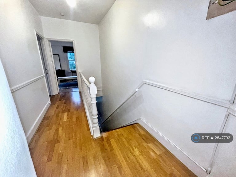 3 bedroom flat in Telford Avenue, London, SW2 (3 bed) (#2647793)