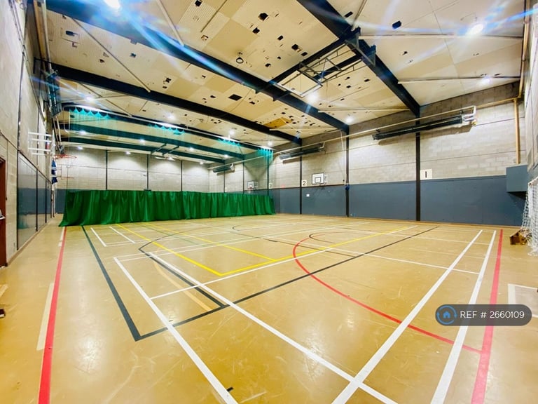 7 bedroom flat in Warwick New Road, Leamington Spa, CV32 (7 bed) (#2660109)