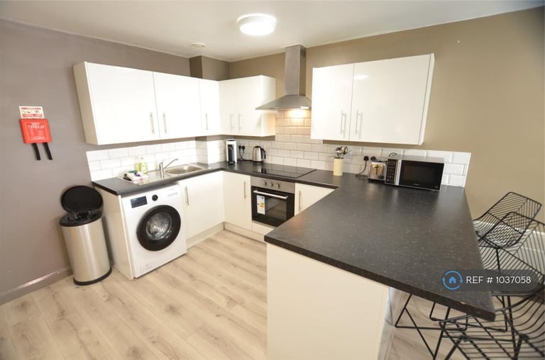3 bedroom flat in Fox Street Village, Liverpool, L3 (3 bed) (#1037058)