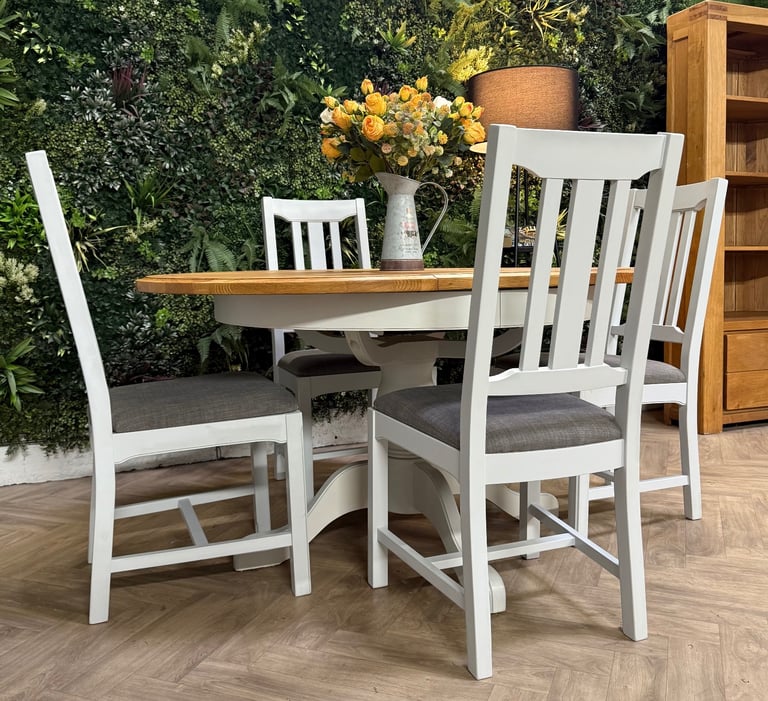 image for Extending oval kitchen table & 4 chairs 