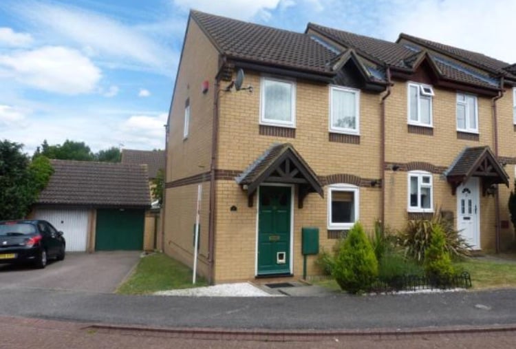 2 bed with garage in Emerson valley