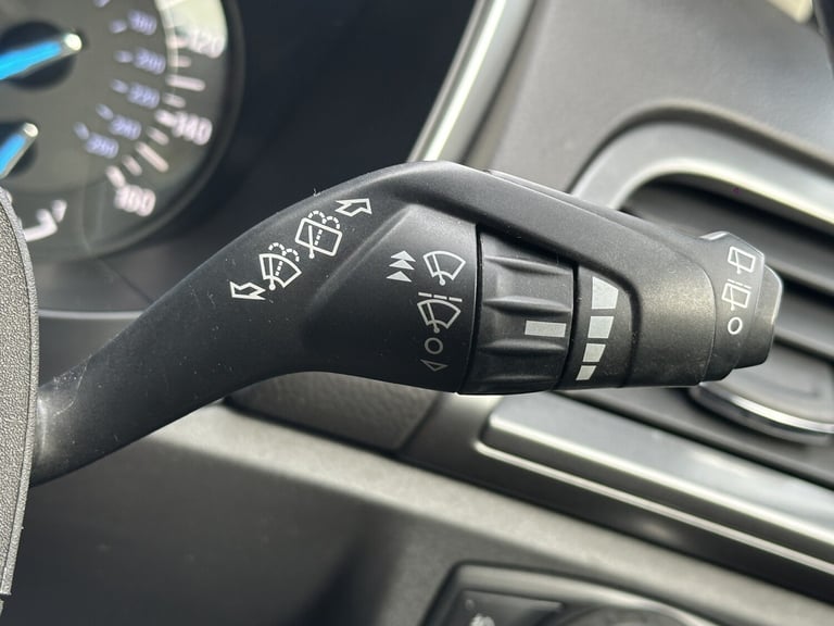 2015 Ford Mondeo 2.0 TDCi EcoNetic Zetec Diesel Manual 5 Door Hatchback Black